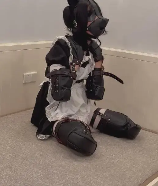 极品女s佳禾小妈玩弄伪娘，强制女仆装k9玩弄 伪娘一觉醒来发现四肢被折叠束缚，无法挣脱，带着羞耻的口塞，感官剥夺，还被强制换上了白丝女仆装，一通挣扎惹恼了女s佳禾小妈，并用棒棒进行榨干玩弄，苦苦哀求也无济于事。<span style='color:#b0b0b0;'>[隐藏文字，购买后可见]</span>