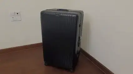 【可视】小姐姐的行李箱挣扎 【可视】小姐姐的行李箱挣扎 装进布袋 让她在箱子里面挣扎[X_X]挑逗 在放出出来在套一条布袋让她挣扎出来  定位福州 定拍.咨询.招收模特.合作QQ3940801684