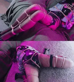 【悠米】美女模特前段时间去体验了一些游戏，现在身体敏感程度已开发到100%，欢迎各位鉴赏。首次郊狼体验+超紧勒肉股绳/耳光、抽打、掐脖，郊狼全程随机刺激全身，娇喘尖叫不断…… 女友趁我不在家，一个人骚了起来，换上连体cos服，把自己绑好，胸前还有个大洞，能直接看见白花花的xiong部，视觉盛宴。然后帮上一个超紧的股绳子，直接陷进肉里…我回家看到这香艳的一幕不得好好调教一番这个烧货，直接郊狼伺候，全程不断刺激全身感官，鞭打xiong部、屁屁、拿起鞭子打体下的时候竟然饥渴的不停蹭，真是太骚了……<br><br>解压密码：youmi<br>定拍QQ：3789676190