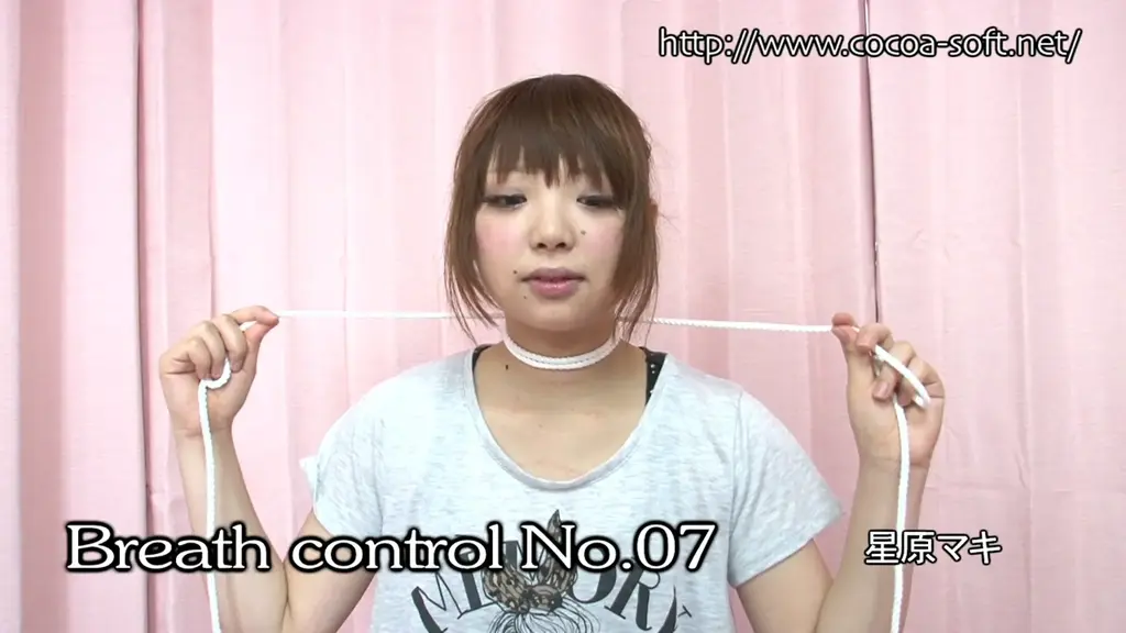 Breath control No.07 <span style='color:#b0b0b0;'>[隐藏文字，购买后可见]</span><br>cocoa soft作品<br>绞刑 10层塑料袋，能不能解开就看她自己了，结果撕塑料袋时候果然撕不清楚，差点把自己xx 嘴唇都紫了<br>まずは軽めに、モデル（星原マキ）さん、自身での首締め、次に手錠をしての、袋責め、１０枚を被らせての袋責めは、なかなか袋をあける事が出来ず、モデルさんがパニックを起こし、スタッフが穴をあけ、その時には、唇が紫色に変化しておりました