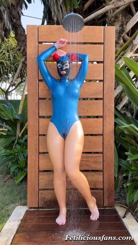 Rubber doll in paradise I had a wonderful time on one of the most beautiful places I've ever visited. ????☀️<br>Definitely an amazing location for a fetish event! ????<br>I wore this cute full rubber outfit the whole day while I enjoyed my kinky holiday at Plunge Fetish in The Dominican Republic.