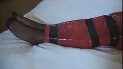 Sybil Wrapped Up Tight!   【伪娘片】TAG：木乃伊、防毒面罩。当我把保鲜膜缠在她身上时，保鲜膜缠得很紧。然后是时候堵住这个可怜的毫无戒心的女孩的嘴了，首先将一只长袜塞进她的嘴里，将其完全塞住，然后用一个球口塞将其塞进去。在她被包裹、用胶带粘住并保持安静后，她只能在床上无助地挣扎，全身被紧紧地抱住，然后是时候用防毒面具再加强一点强度了。别担心，西比尔，它会帮助你放松，仅此而已......Sybil was so compliant when I suggested that I had a nice way for her to relax that night in her hotel room. She dressed up in her lingerie and tight corset and the plastic wrap went on nice and tight as I wound it around and around her. Then it was time to gag the poor unsuspecting gurl, first with a stocking shoved in her mouth to fully pack it in and then with a ballgag forced in over that. After she was wrapped, taped and silenced she was left to struggle helplessly on the bed, held tight all over and then it was time to up the intensity a little more with the gasmask. Don't worry, Sybil, it'll help you to relax, that's all...