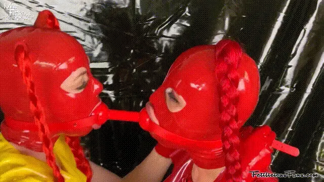 Double gag by Silencilicone When LatexRapture visited me she brought this double gag by Silencilicone and let me try it with her. It was the first time ever I tried one of these special gags but it wasn't easy for me to get it in my mouth. And this was only a size medium. I guess I need more practice. ???? Like LatexRapture, she's so experienced with these gags! ???? I love the look of these! They are so cool and it turned us on so much... Now I really want one of these gags for myself! ????