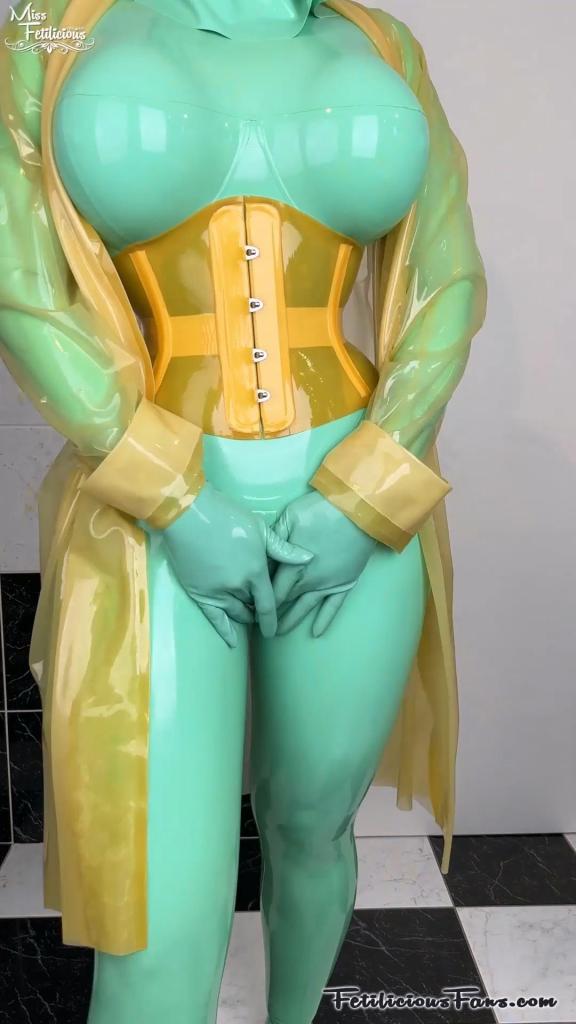What I like about latex In this video I will explain you what I like so much about latex. I will also tease you with some delicious rubber sounds and I will give you a good look on my rubber pussy.