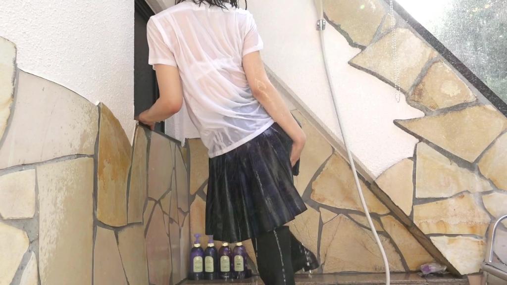Wetlook Scene0448 日本Wetlook Factory Gagon经典湿身视频，小姐姐的JK制服淋湿后超级透，内衣若隐若现，黑丝过膝袜湿透的光泽极致诱惑。还有穿着JK制服淋浴与浴缸里玩水