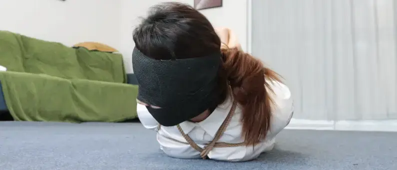 DYK定制 维修陷阱 女主在下班回家之后看到下水道堵塞，便拨打了在门口发现的维修小卡片，殊不知这一些都是精心为她准备的陷阱（得意客定制1822969722）