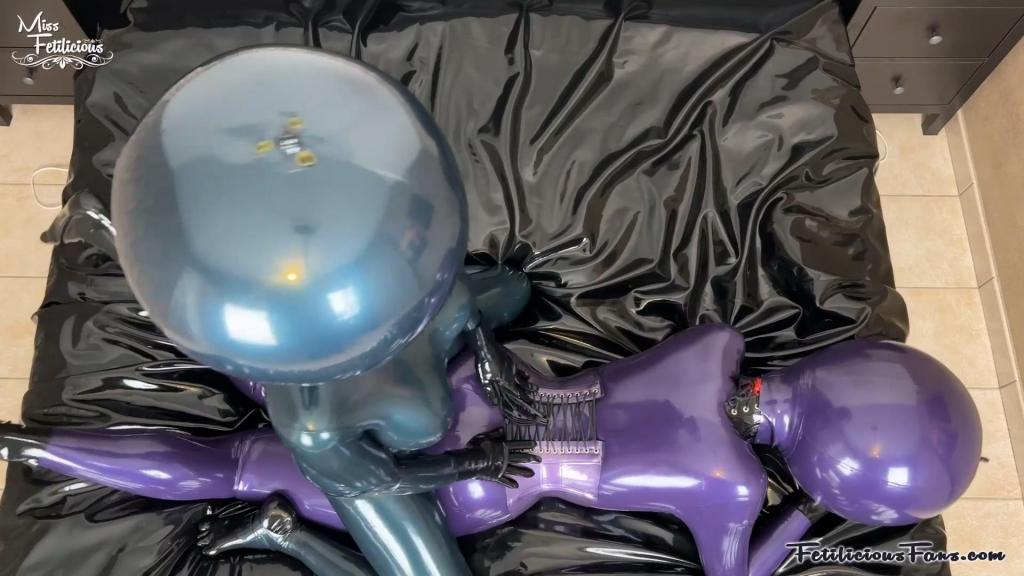 Bizarre ball hood wrestling A bizarre ball hood wrestling scene with Lola Noir. Both dressed up in full rubber with inflatable ball hoods. So we couldn't see anything and hearing is also difficult. But I love ball hoods! When you can't see anything you're more focused on what you can feel.