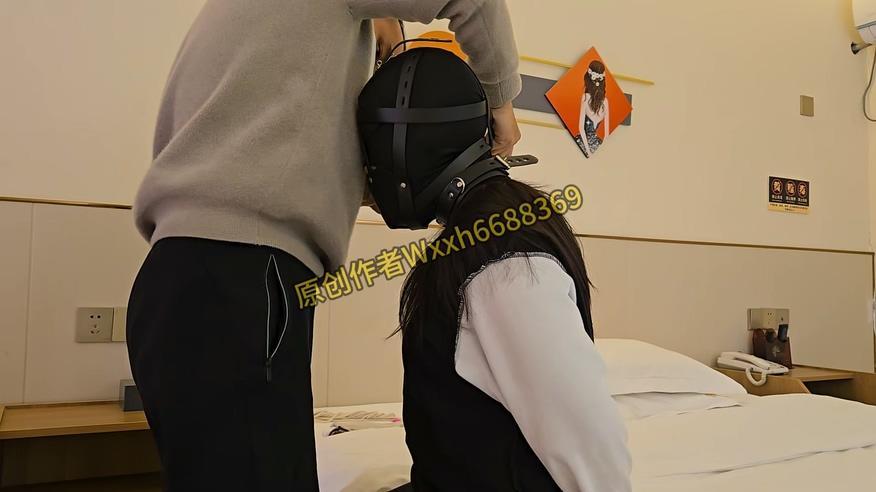 玩弄人妻，马具口塞强制连头驷马呕吐试验，口球太大了绑好以后直接哭了，全程都在哭，疯狂挣扎，解不开，也说不了话，我就放置不管，哭的一把鼻涕一把泪的。 玩弄人妻，马具口塞强制连头驷马呕吐试验，口球太大了绑好以后直接哭了，全程都在哭，疯狂挣扎，解不开，也说不了话，我就放置不管，哭的一把鼻涕一把泪的。