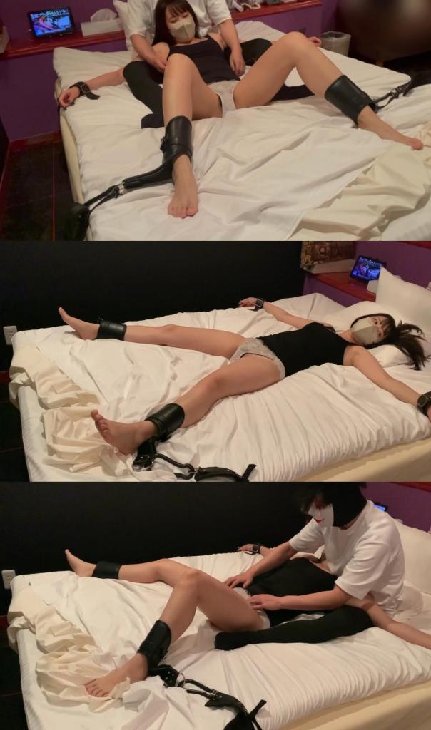 TICKLE PRODUCTION THRILL 犠牲者 中川綾乃 ③ 中川綾乃は笑わせられた。彼女はもう緩んだが、ローターはついにここで使われた。下着の中にぴったりと固定されたローター。彼女はくすぐったさと楽しさを同時に感じる刺激に困惑した。体がむずむずして動けない。<br>完美固定在内衣内。她对同时感到痒痒和愉悦的刺激感到困惑。弄得身体痒痒的不能动弹。