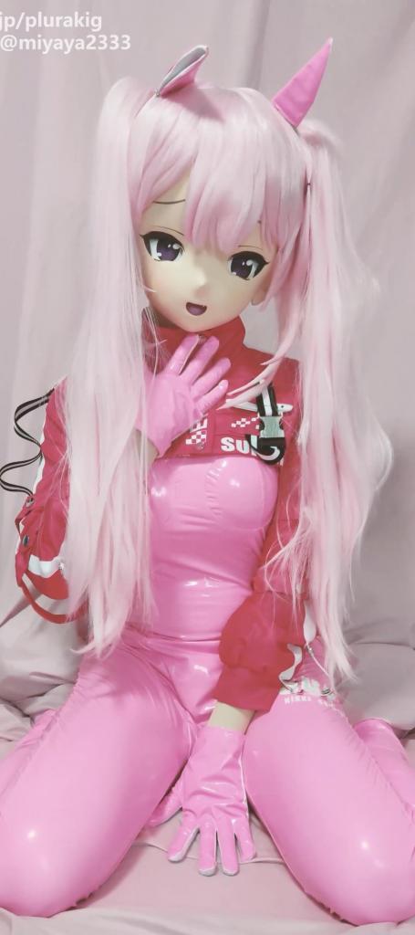 kigurumi-ピンクのジェルでコーティングされた人形で遊ぼう-1 粉衣kig娃娃，先是发骚自摸，随后被主人用快乐棒强高玩弄。<br>看娃娃的小脚脚，粉色战斗衣里面貌似还穿了zentai呢。<br><span style='color:#b0b0b0;'>[隐藏文字，购买后可见]</span>