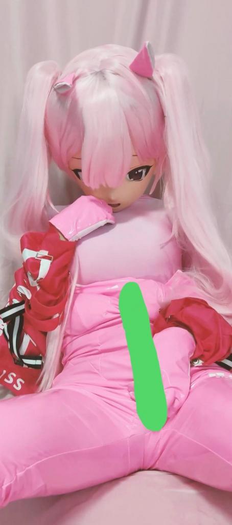 kigurumi-ピンクのジェルでコーティングされた人形で遊ぼう-2 粉色战斗衣kig娃娃，被主人扒开衣服，里面竟然还套了一层粉色zentai，还有一层kig皮。<br>看来是个喜欢多层包裹的骚货。<br>随后被主人用快乐棒强高玩弄。<br>最后自己把快乐棒穿过衣服，插在裤裆里，强高自嗨。<br><br><span style='color:#b0b0b0;'>[隐藏文字，购买后可见]</span>