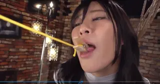 捆绑调教人妖 捆绑调教人妖<br>不错的sm调教小短片，希望大家喜欢<br>解压密码 s12m