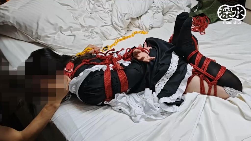 メイド服の女の子が全身縛られて首を締められたり快楽責めされる(麗華) 出自:【無料動画】深水の庭〜女の子の拘束動画を配信 (深水)<br>メイド服の女の子が全身縛られて首を締められたり快楽責めされる(麗華)<br>メイド服姿の女の子が、全身縛られてひどい目に遭います。<br>逆エビに縛られて首を締められたり、快楽責めに遭います。<br>非情でかわいそうな姿をごらんください。<br>