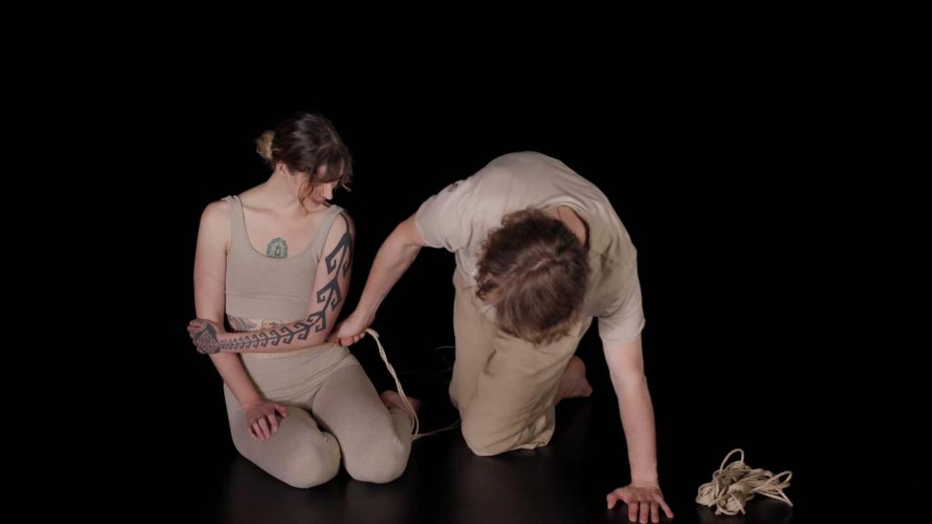 Leg Overlap shibari study 教学<br>In this bondage tutorial, Ropunawa teaches a surprising floor-based tie with the legs overlapping with his model Freya.<br><br>As Ropunawa explains, this constricting tie is highly inspired by Nicolas Yoroï and was developed through a lot of experimentation. Starting with a waist rope as the foundation, the end result is sculptural while still allowing room for playfulness and interpretation in the solid rope ‘net’ that tightly captures and supports the crossed legs.<br><br>This tie is comfortable, sustainable, and adaptable for models of all body types and most levels of flexibility. It’s suitable to incorporate into floor play for beginners, while for more advanced students, it’s a great option for partial suspensions and can also be modified for full suspensions.
