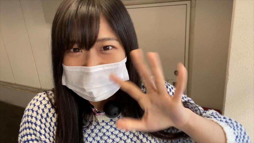 口枷散歩 前乃菜々 の口枷散歩やってみました?‍<br>毎度のことながら涎がだらだら、、、<br><br><br>自分の私服が汚れないように必死なわたしに注目?笑