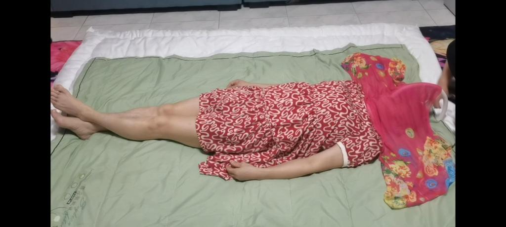 棉被包裹木乃伊放置过夜............上集 奴被捆绑..包裹....上木架..木乃伊......放置........欢迎线[X_X]验请加QQ3860560957承接定制睡袋...棉被....木箱...