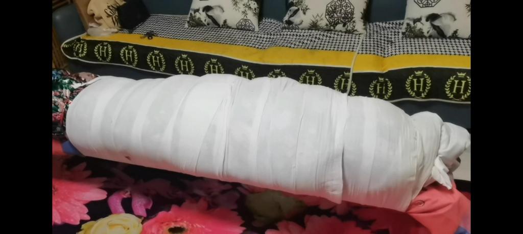 棉被包裹木乃伊放置过夜.........下集...... 奴被捆绑..包裹....上木架..木乃伊......放置........欢迎线[X_X]验请加QQ3860560957承接定制睡袋...棉被....木箱...