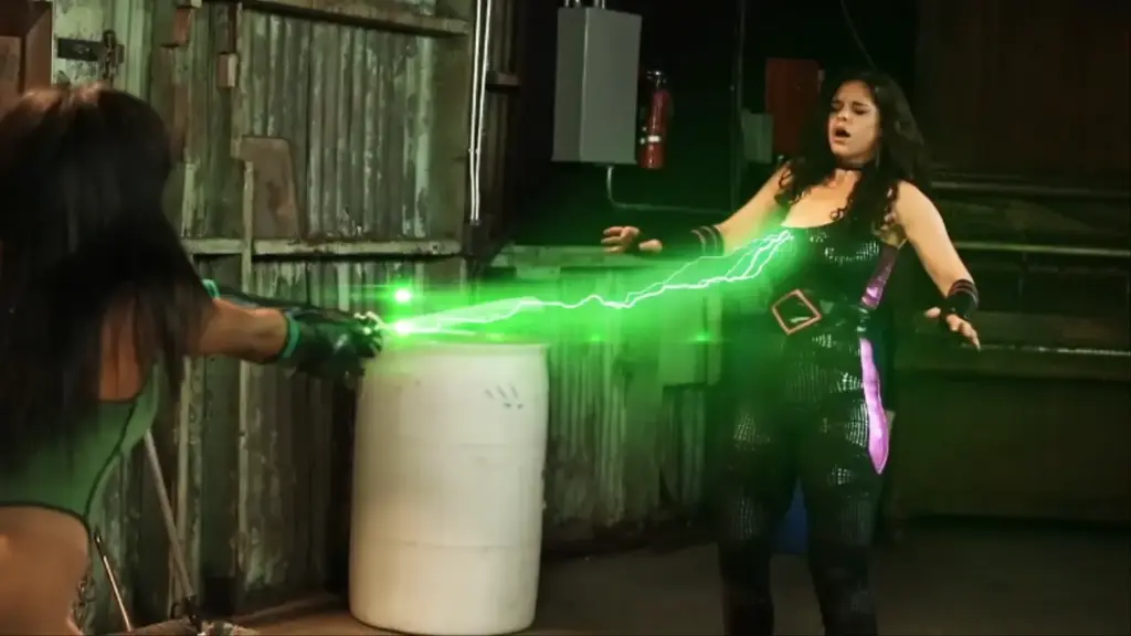 HK | Jade v Topaz 1 Jade v our superheroine Topaz death match...!!!!!!!!!!!!!