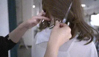 【オフショット】スポンサー契約編・ミュージシャン編・ライブ配信 【素颜摘下面具】小姐姐因为被迫签下了协议，需带这上锁的Femalemask面具工作、卖艺。这个视频是femalemask女性面具小姐姐的拍摄幕后视频，小姐姐露出了美丽的素颜。其中有小姐姐卖艺视频的花絮，正片内容大概就是，如果想要看小姐姐摘下面具，每摘下一层面具需要支付相应的日元，最后露出了真容。本次出演的两个女模特颜值都非常高，十分推荐大家购买。如果你想看蒙面女歌手一层一层摘下面具的正片视频的话，你可以在站内购买我的‘蒙面音乐人需要付费才能揭下面具’这个金币视频。<br>[Unmasking Without Makeup] The young lady was forced to sign an agreement and must work and perform while wearing a locked Femalemask mask. This video is a behind-the-scenes look at the shooting of the Femalemask female mask model, where she reveals her beautiful, makeup-free face. It includes some behind-the-scenes footage of her performance videos, and the main content is about how, in order to see her take off the mask, you need to pay a corresponding amount of yen for each layer removed, until her true face is revealed. Both female models appearing in this video are incredibly beautiful, and I highly recommend purchasing it. If you want to watch the full video of the masked female singer taking off her mask layer by layer, you can buy my video titled '蒙面音乐人需要付费才能揭下面具' (This is the Chinese video title, which will not be translated) on the platform using coins.<br>■動画情報<br>キャスト：ミレイ/Mirei、アオイ/Aoi<br>素顔公開：あり<br>動画時間：12分<br>動画容量：900MB<br>ファイル形式：MP4<br>サイズ：1920×1080<br>字幕：日本語・英語<br>#kigurumi #femalemaskフィメールマスク 女性面具 #dreammask #maskoff #dollmask #着ぐるみ #恋物 #全包紧身衣 全身タイツ zentai #口罩 #フィメールマスク #多层 #ラバー rubber 乳胶 #ラテックス