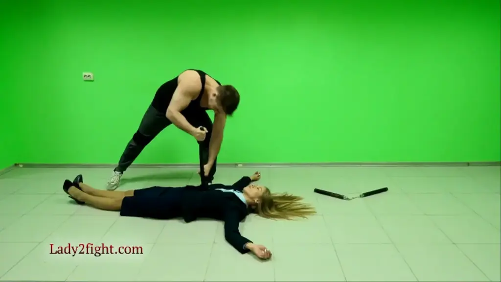 Lora’s stomach is in danger our superheroine Lora gets severe belly punching (Lora’s stomach is in danger)