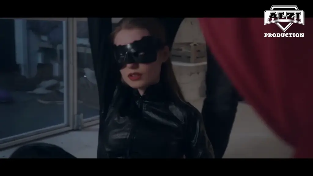 Catwoman Alternate Ending Superheroine Catwoman defeated by her enemy <span style='color:#b0b0b0;'>[隐藏文字，购买后可见]</span>