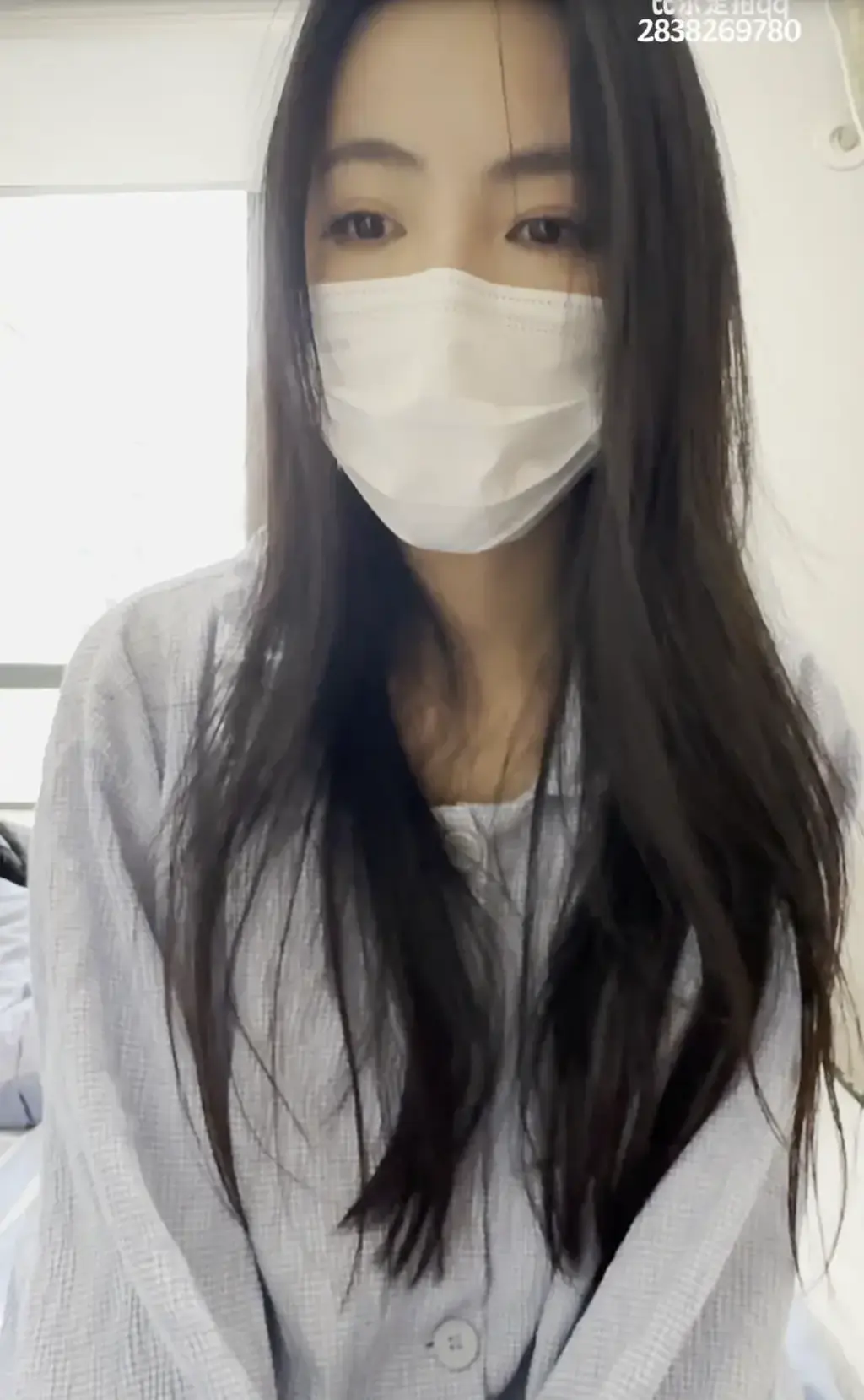 【比尔】SP打屁股羞耻惩戒女高管 地点湖南长沙长期招聘女模<br>视频拍摄的原味衣服道具售卖 定拍合作请联系QQ2838269780<br>由于公司业绩持续下滑，徐总对之前于公司承诺的夸下海口感到忐忑不安，因为今天公司最高执行惩罚员要求徐总登门接受惩罚，<br>徐总敲了敲门，进入惩罚室，开始还是一副不屑的样子....仗着自己是公司高管趾高气扬，业绩好是公司高管，业绩不好就是背锅侠。。。<br>执行员随即展开了惩罚，第一项就另她羞耻不已，用玉手忍不住遮住脸，执行员说道：前面跟你闹着玩呢。现在开始动真格的了，把屁股撅起来，把黑丝床上！！！<br>徐总无可奈何，谁叫之前与公司签订过秘密协议呢？如今业绩下滑，不照做工作怕都保不住。。被迫缓缓的穿上黑丝，冷艳的公司高管也只能熟手入册，说道：不就是打屁股吗？来！<br>PS：她并不知道惩罚远不止于此,羞耻的感觉会让她狠狠铭记<br>百度网盘解压密码xo45