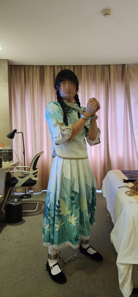 西施+镣铐 - 清一下去年的库存，出了西施烟雨江南的cos去玩，主要是玩镣铐的说
后面也有换装，白旗袍五花和jk日式后手
坐标珠海，喜欢女装，是男生x
q2124099257，随时欢迎扩列，如果有想看的衣服或者花样都可以说www [学生（水手服）,学生（五四青年）,COSPLAY,白丝,鞋子,布鞋,西施,卧室,平头皮鞋]