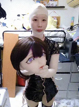 ????‪ウルフ 猫耳ナース2????‪ 【kigurumi换装】超萌妹子素颜从日常服装开始变装，一步一步穿上了zentai紧身衣戴上了kigurumi头壳，最后变为了可爱的猫耳女护士。<br>Watch as this adorable girl transforms from casual clothes into a cute wolf-eared cat nurse! Step by step, she changes into a zentai bodysuit and finishes her look with a kigurumi headpiece. It's a fun and playful transformation you won’t want to miss!<br>原作者：<span style='color:#b0b0b0;'>[隐藏文字，购买后可见]</span> <br>原价 Originally priced：2,500 JPY<br>作者描述<br>ウルフちゃんの猫耳ナース2です<br>这是猫耳女护士2号<br><br>今回はお着替え動画が入ってます！<br>这次包含了换装视频！<br><br>普段着からドールになるまでの動画（13分程度）<br>日常服装到变身为娃娃的过程视频（大约13分钟）<br><br>初のお着替え動画緊張するなぁ໒꒱· ﾟ動画マスクオフ部分と多いからちょっと恥ずかしいけど頑張って撮りました(՞ ܸ.‪ .ܸ՞)”<br>这是第一次拍换装视频，有点紧张，频中有不少镜头是没有戴面具的，所以稍微有些害羞，但我还是努力拍了<br>#kigurumi #dreammask #maskoff #dollmask #着ぐるみ #恋物 #全包紧身衣 全身タイツ zentai #コスプレ #着ぐるみ #ドールマスク #マスクオフ #ドール面 #着ぐるみマスク #露脸 #胶衣胶袜