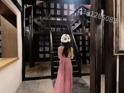 【欢乐谷原创】被尾随绑架的美女游客之mj深度版 某古镇旅游的美女游客早上回家的路上被坏人跟踪，迷晕，绑架，先是mj过后，又被悬空捆绑在客栈的柱子上继续强高调教，，肉丝的魅力展现得淋漓尽致，mj过程中昏昏沉沉的醒过来慌乱无语，无奈于被捆绑手脚，只能任其摆布，，，内容过于真实，视频中见，，，<br>定拍咨询，其他精彩内容统一企鹅q3650421896