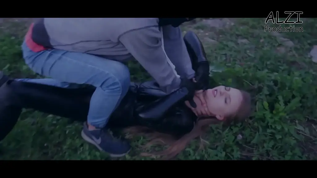 Black Widow Episode 3 Alternate Ending Black Widow defeated by her enemies <span style='color:#b0b0b0;'>[隐藏文字，购买后可见]</span>
