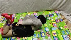 なつこ(夏子)的自缚游戏系列:黑裙丝袜高跟驷马自缚挣扎奇怪定时重力下落解缚【3 in 1】 此视频由3次自缚剪辑而成，2倍速，实际总时长达2小时，3段都有完整的自缚、解缚过程。利用重力差定时锁自缚解缚，简单有效，非开锁不能解，望互相学习，未使用棘轮，装扮比较粗糙，不影响自缚效果，后续改进细节。中间有一段意外情况钥匙未掉落，备用方案启动获救。非专业勿模仿，模仿请一定要做好备用方案，切记勿阻碍呼吸，如捆绑时间过长，注意手脚麻木，失去知觉。<span style='color:#b0b0b0;'>[隐藏文字，购买后可见]</span>