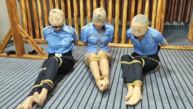 女探员小组的沦陷上 李大侠工作室定拍，工作室拍摄认真，态度负责，沟通顺畅，模特表演投入，定拍联系方式：1642384671<br><br>陆柔然、柳如雪和李娅晴是x市重案组成员，破获了不少案件，但是又因为长得十分漂亮，因此道上的人对她们又恐惧又垂涎。久而久之，她们的名声越来越响，想对他们下手的人也越来越多，但是谁也没有成功过，反而被她们送入监狱。现在道上都流传着她们的名号，女探员队长陆柔然，温柔蔷薇柳如雪和冷艳孤影李娅晴。但是谁也不知道，柳如雪私下里有M的倾向...<br><br>视频时长：00:33:38<br>文件大小：2.38 GB