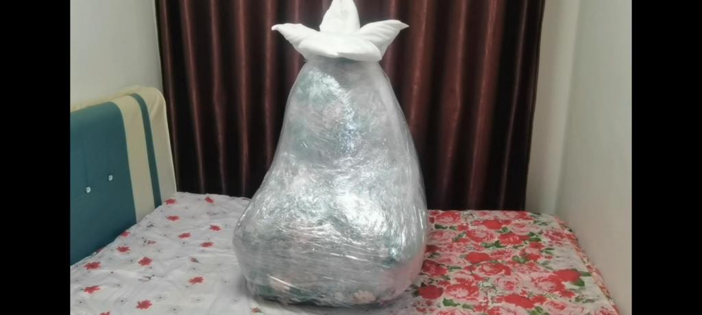 漂亮的棉被兔子 小奴被强制原味塞嘴。捆绑，，，，，，，，，装袋，，，，，，，，，，，，，又被棉被包裹，，，，，被女主制作成棉被兔子，，，，，，，，