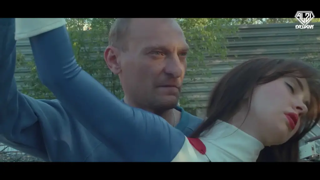 Glory Girl Man Who Knew Her Secret Glory Girl superheroine defeated by her enemy <span style='color:#b0b0b0;'>[隐藏文字，购买后可见]</span>