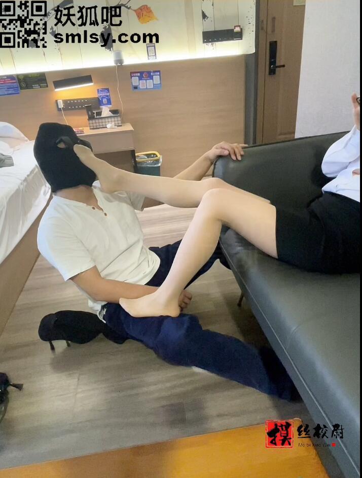 校尉原创-酒店约舔OL长靴肉丝妹妹的玉足 酒店约舔OL长靴肉丝妹妹的玉足！<br>长靴控不可错过！