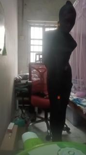 【小哀歌的自缚日记】丝袜全包！ 裤袜到了尝试一下全包，不过头部包两层就有点呼吸不顺了，就没加别的拘束具<br>老样子下载的话记得把文件后缀名改成zip<br>解压密码为66CCFF