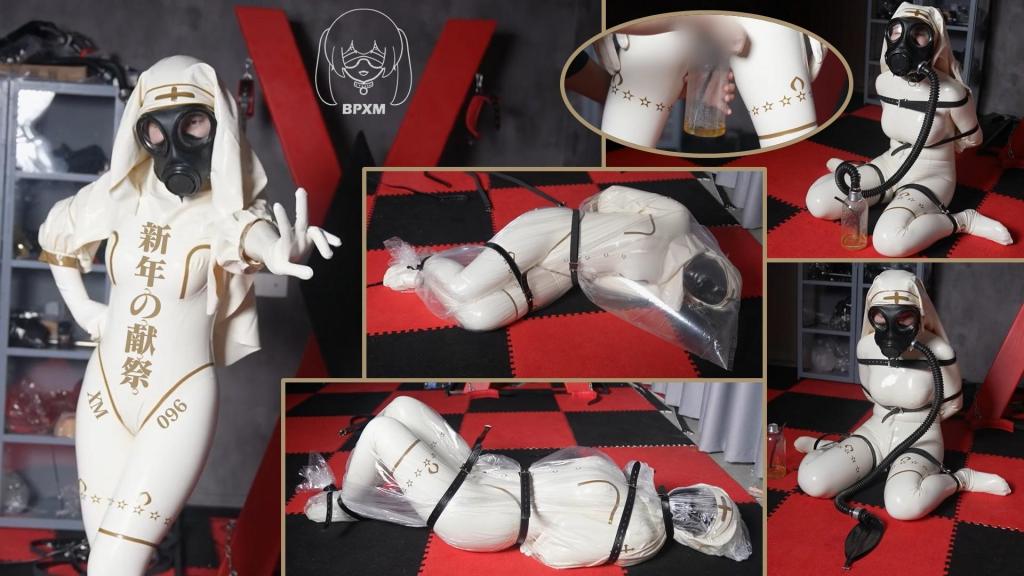 【小萌同学】白色乳胶衣修女2，防毒面具+人装袋子呼控 网盘的html格式改为rar 如有密码则是<span style='color:#b0b0b0;'>[隐藏文字，购买后可见]</span><br>小萌戴上防毒面具，被迫憋尿，超浓[X_X]装进负压瓶之后，小萌被束缚住，被迫连接防毒面具，一阵超浓味道扑面而来，时不时还要被呼控ZX，被迫吸入超多气体，一直到小萌吸到头晕受不了才放开，到了第二部分，我打算将她放进超大装人的塑料袋里面，由于封闭，加上防毒面具，我用轧带给她束缚住，头部的迅速充满了二氧化碳！几轮下来小萌还能坚持多久呢？直到不行我再继续使用一个瓶嘴口塞给她一点呼吸机会，最后还是只能被呼控...
