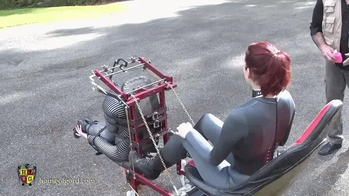 Swedish TV and Alisha Part 2 【中文家具houseofgord】TAG：移动炮寄、紧身连体衣。The Swedish crew wanted to see all the kinkiest stuff we had, but they only had one day, so we had to chose. This was the next piece. We bolted Alisha to the Quadro Fuck and let Savanna fuck her brains out