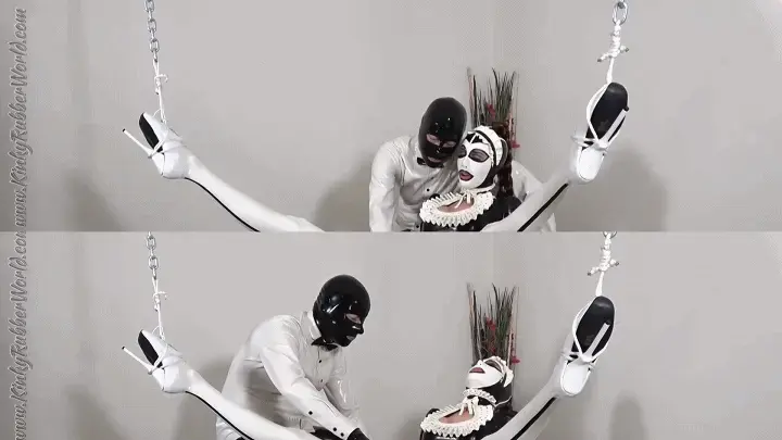 The Rubbermaid Fuckingmachine squirting 【KRW乳胶】TAG：在新聘用的橡胶女仆做得不好之后，她被束缚了，必须穿芭蕾高跟鞋。jeff的双腿悬挂在链条上，他正在使用炮寄玩具来使乳胶女仆的尖叫声和喷水。看着女仆搞砸。After the new hired Rubbermaid has not been doing so well, she is put into bondage and must wear ballet heels. The house master Rubber_Jeff has her legs suspended in chains spread far, fuckingmachine on and he is using toys to make the Latexmaid scream and squirt. Watch the maid be fucked hard