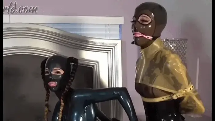 Lara using the restrained Trans Slavegirls Cock for her pleasure 【KRW乳胶】TS奴隶手被捆着在床上侍奉她的主人！here is the 2nd part of the Video with the restrained sexy Rubberdoll Transgirl for Lara`s pleasure. Now Lara is allowing her hard cock into the rubberd pussy! Watch TS Nyxi_Leon fuck Lara while being restrained with the armbinder.