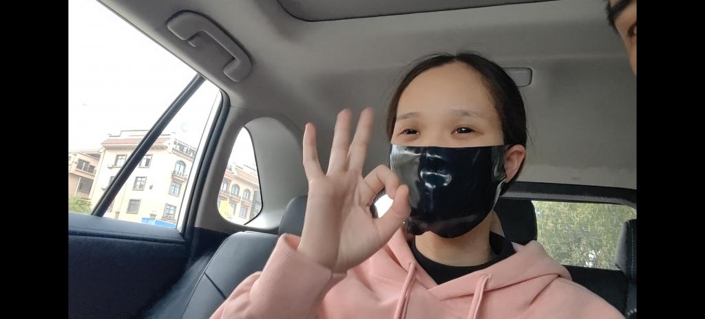 产后首次玩盲片外出+内裤封堵嘴+包手 长时间没发作品 没办法 生孩子后带来生活没那么方便 这段时间刚好有空了媳妇陪我户外体验走走 去了两个小公园简单拍 可以接一些简单的定拍 因为太重口媳妇不同意<br>如果需要购买盲片或者咨询其他问题可以联系我q 1903915355 备注妖狐吧才同意 往后大概每月更新一个视频