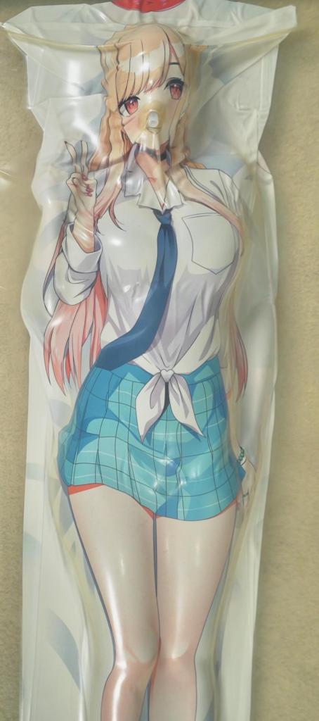 Dakimakura Kitagawa Marine 小姐姐被包裹进动漫女郎睡袋里，随后被塞进真空床抽干空气。<br>双层压迫感袭来，小姐姐舒服的在真空床里一边呻吟一边蠕动。<br>太美了，简直像一件工艺品！
