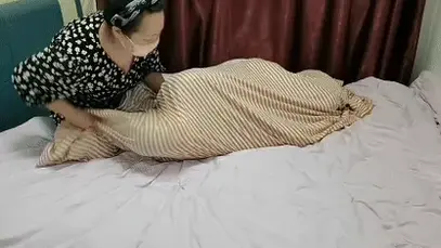 棉被团缚 厚厚的棉被.如果身陷其中..柔软[X_X]的感觉...是你意想不到的....