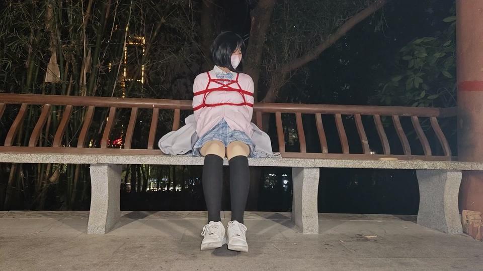 （伪娘）户外小树林捆绑 第一次露出好紧张啊，公园的小树林外还有很多人怕被人看到不好怎么解释。<br>M是这样的。只要乖乖被绑就可以了，而S就要考虑的事情就很多了。(ᕑᗢᓫ∗)˒<br><span style='color:#b0b0b0;'>[隐藏文字，购买后可见]</span>