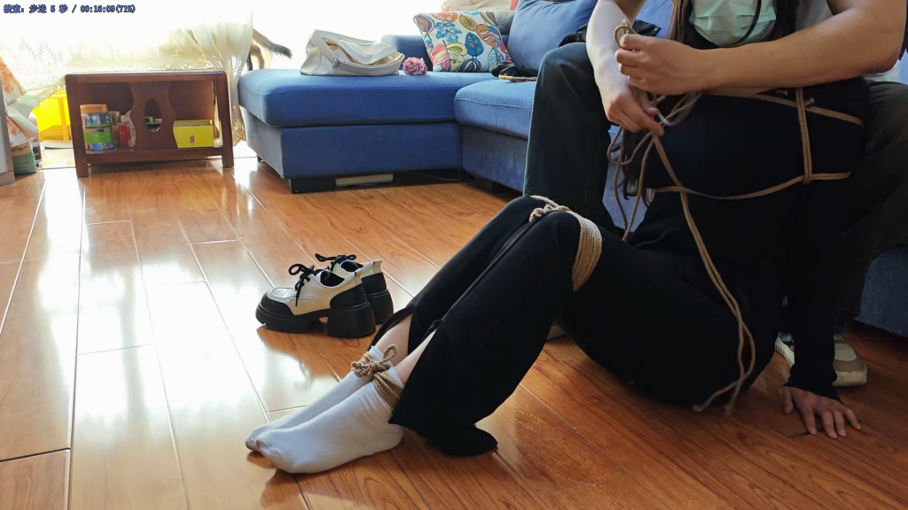 【墨色】新模婷婷初次约拍+短暂tk 超级怕痒 深藏不露的女孩，第一次表现的很羞涩，但过程聊天中发现懂得很多，标准圈内玩家，事后用微信聊天直接放飞自我，又s又m的姑娘，更是直言下次想反攻把我绑起来玩...<br>非常怕痒，稍微挠一下就挣扎的很激烈，也是非常满足我的恶趣味了，可以接定拍，各位定拍tk的老板手下留情<br>承接各种定拍，需要的老板联系~<br>