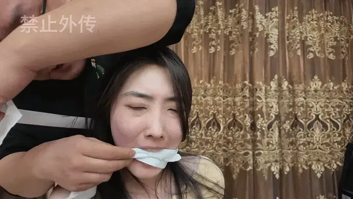 【枫叶工作室】《律师惊魂记》下集 枫叶定拍，本片受到某网红律师的启发拍摄，由枫叶工作室中高挑知性的长腿美女雨诺扮演冯律师，并由身材火辣性感的佳雯（驴驴）助阵！两位美女颜值和演技都很有味道，非常推荐！该片为下集。<br><br>枫叶工作室挺不错的，老哥服务态度极好！极其认真负责！有意定拍可咨询：3821108537<br><br>为保障女演员们的个人安全，本片含有“禁止外传”水印，但不影响观看，介意者请勿拍下！<br><br>注：请解压后将里面的文件的后缀改为MP4格式，即可正常观看，切勿在线解压！<br>