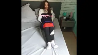 Sexy Girl tied with Rope and Duct Tape on Bed (White Socks) Sexy Girl tied with Rope and Duct Tape on Bed (White Socks)<br>性感女孩被绳子和胶带绑在床上（白色袜子）<br>