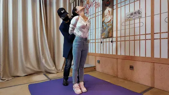 洛洛麻绳和铁链（极限五花驷马） 丝滑白衬衣，牛仔裤，运动鞋，五花紧缚，极限驷马，铁链捆绑，铁链五花，铁链[X_X]，挣扎，踩踏，放置，视频解压密码：666888 。<br>一绳所爱绳艺体验店面向全国爱好者开放，本店提供绳艺捆绑模特服务、体验女绳师捆绑服务、变装绳艺体验、绳艺婚纱照摄影、体验长时间囚禁服务、绳艺教学培训、绳艺交流会、绳艺逃脱挑战赛、场地出租、专业麻绳销售，原创绳艺扑克销售、原创视频套图销售、作品私人定制、模特原味丝袜出售等，另外本店招募同好合作伙伴。