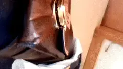 偶遇 虚无工作室<br>本期新增镜头，将带你进入凯瑟琳的靴子里面一探究竟。<br>在德玛西亚的边境上，凯瑟琳看到了一个熟悉的身影，于是便跟了上去。故事时间线略晚于拉克丝潜入