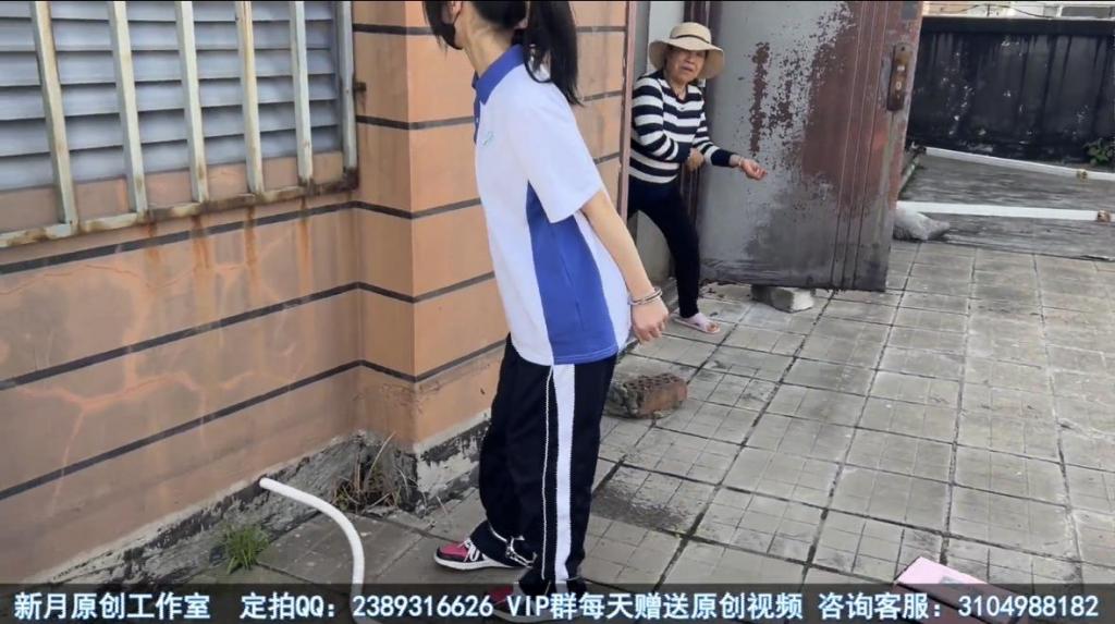【佳怡工作室】【琳媚】【何露】姐妹两人天台镣铐被人发现 羞耻心达到极致 【佳怡工作室】定拍视频、定制音频QQ：2019384890 定拍视频、定制音频QQ：2019384890 定拍视频、定制音频QQ：2019384890(重要的事情说三遍！） 出原味妹子：【佳怡】2019384890<br>【琳媚】2633257891可以和妹子本人直接交流<br>定制视频、音频Q:2019384890<br>【其他业务】约绑攻略有售以及本工作室正式启动会员优惠折扣方案，请有兴趣的同好加客服妹子Q：2019384890<br>【赞助方案】69赞助最少赠送10部视频，98赞助最少赠送20部视频，198赞助最少赠送50部视频，价格相当优惠~<br>姐妹两人天台镣铐被人发现 羞耻心达到极致